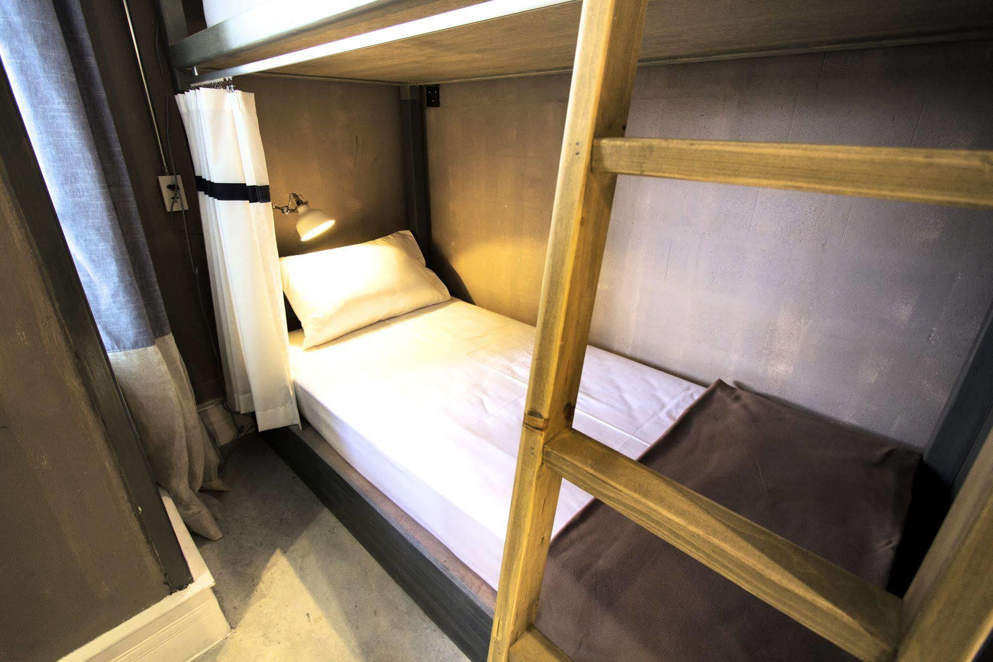 Oneday Hostel Sukhumvit 26 Bangkok Buitenkant foto
